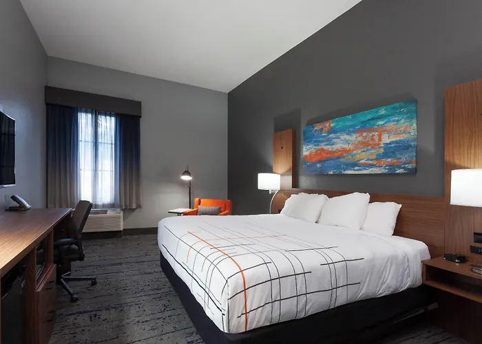 La Quinta By Wyndham St. Petersburg Northeast *Newly Renovated Hotel