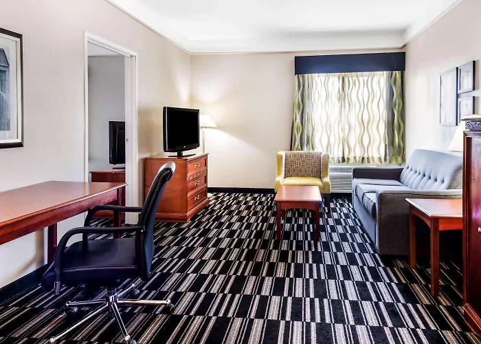La Quinta By Wyndham Roswell Hotel
