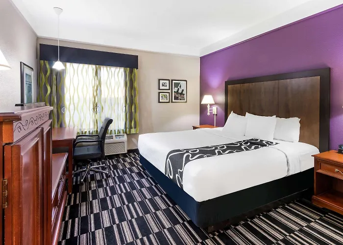 La Quinta By Wyndham Roswell Hotel