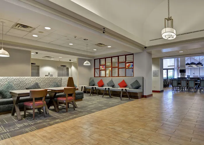 Hampton Inn & Suites Newark-Harrison-Riverwalk