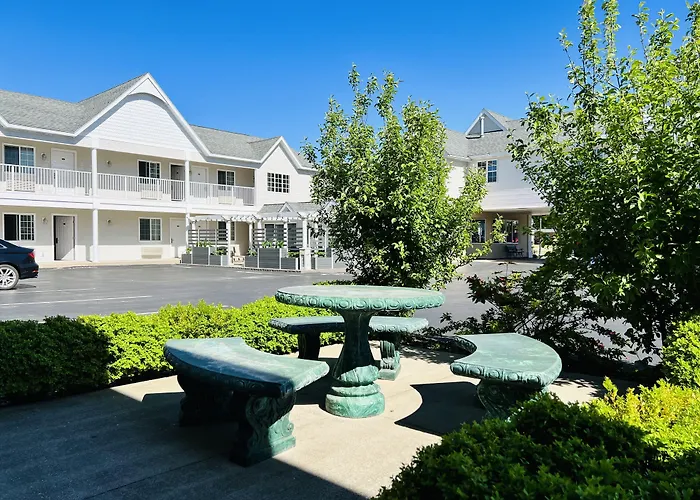 Court Plaza Inn & Suites Of Mackinaw Mackinaw City