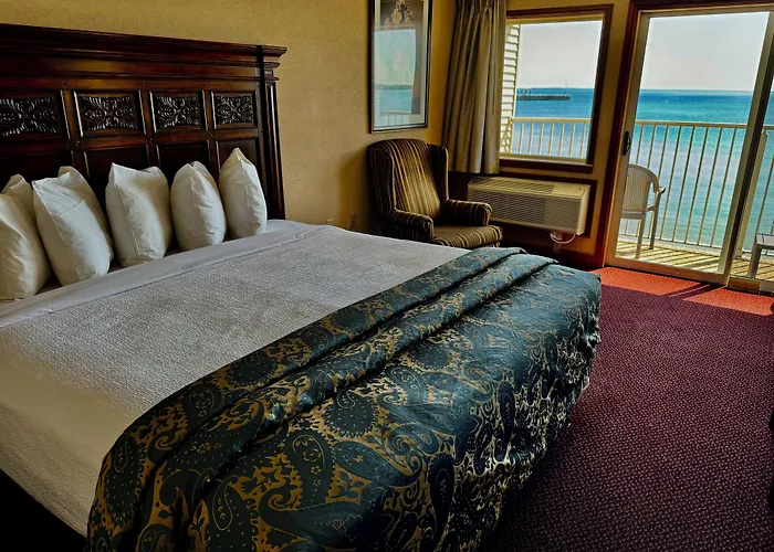 Hamilton Inn Select Beachfront Mackinaw City