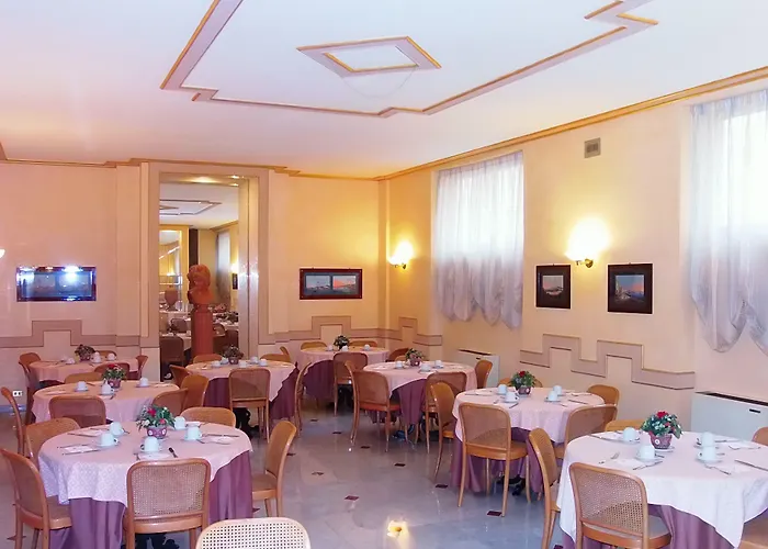 Hotel Nuovo Rebecchino Napels