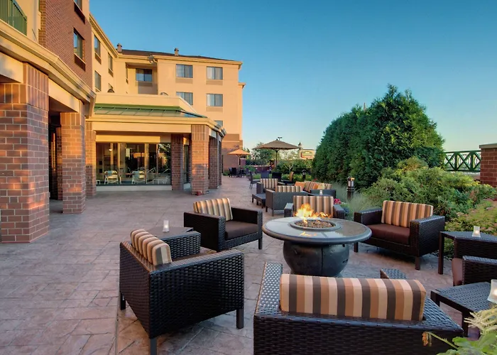 Courtyard By Marriott Madison East Hotel