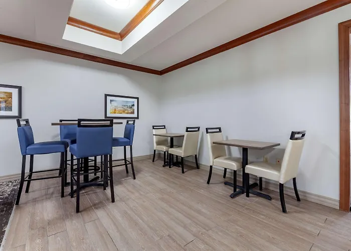 Best Western Plus Sparta Trail Lodge