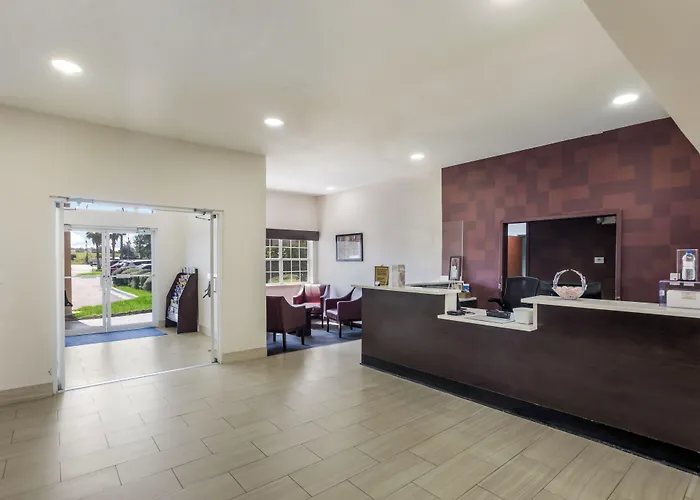 Red Roof Inn Plus+ & Suites Savannah - I-95