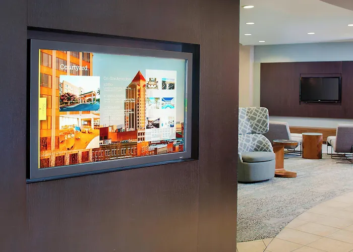 Courtyard By Marriott Roanoke Airport