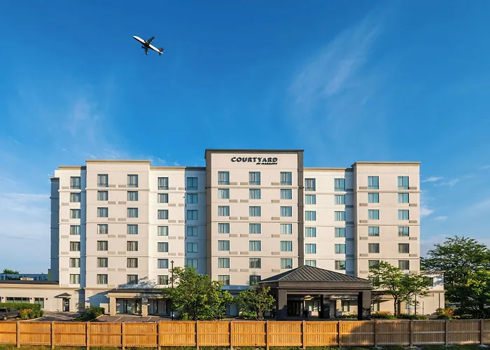 Courtyard By Marriott Toronto Airport Hotel