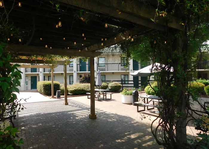 Quality Inn & Suites Hanes Mall Winston-Salem