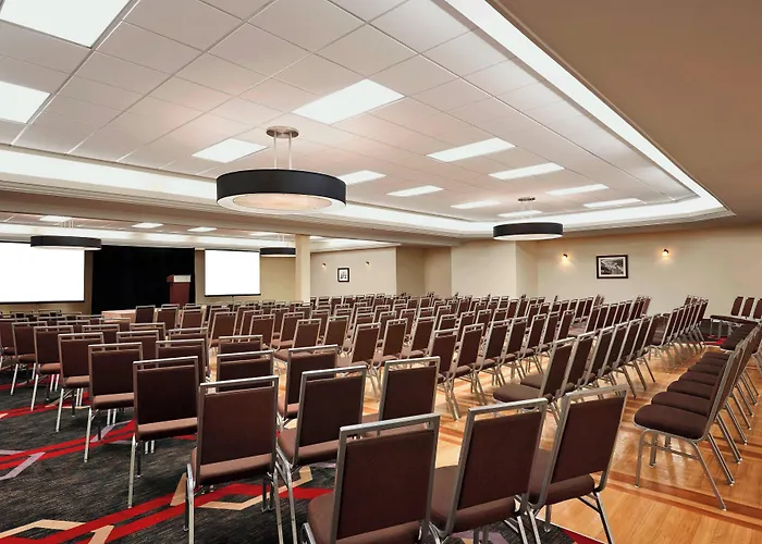 Four Points By Sheraton Edmonton South