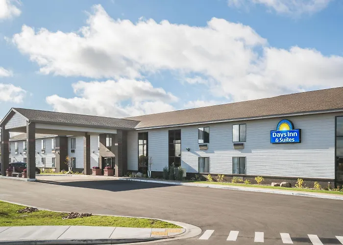 Days Inn & Suites By Wyndham Wausau
