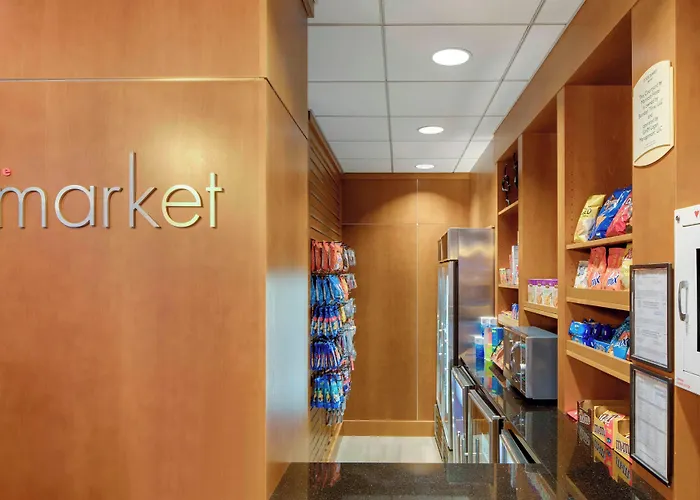 Courtyard By Marriott Boston Logan Airport Hotel