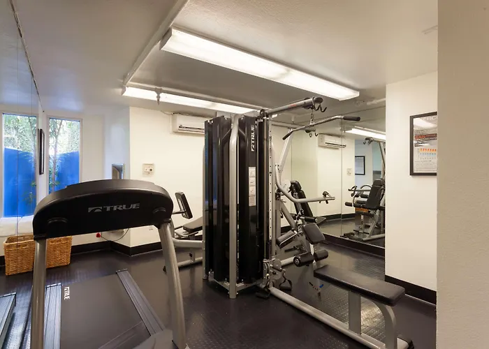 Ramada Plaza By Wyndham West Hollywood Hotel & Suites