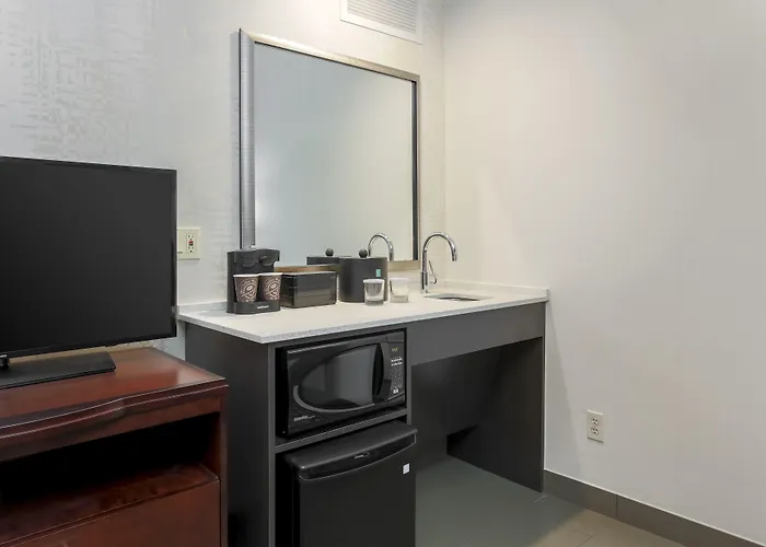 Embassy Suites By Hilton Dallas-Love Field