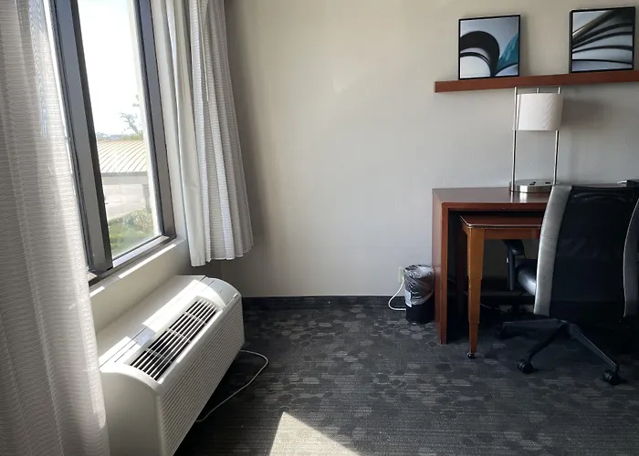 Courtyard By Marriott Gulfport Beachfront