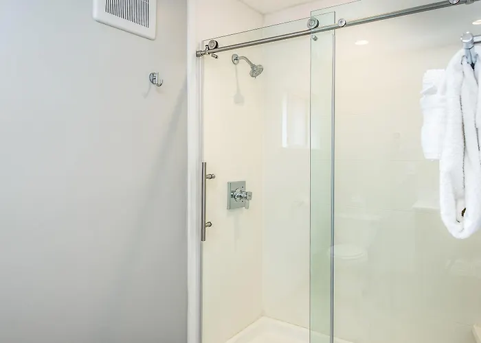The Inn At 1252 Monterey