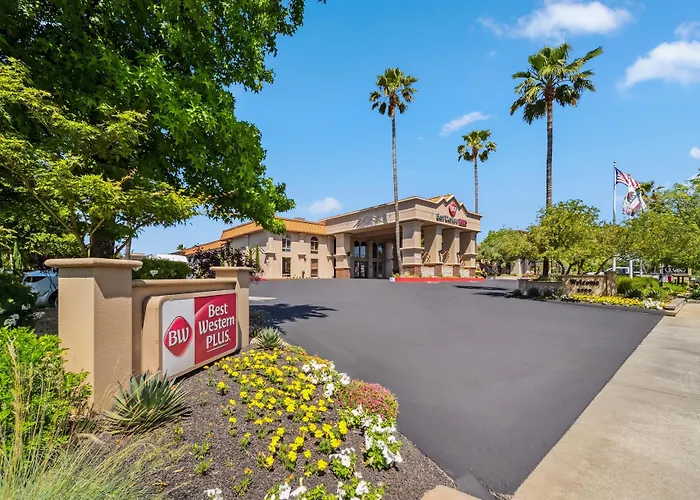 Best Western Plus Hilltop Inn Redding