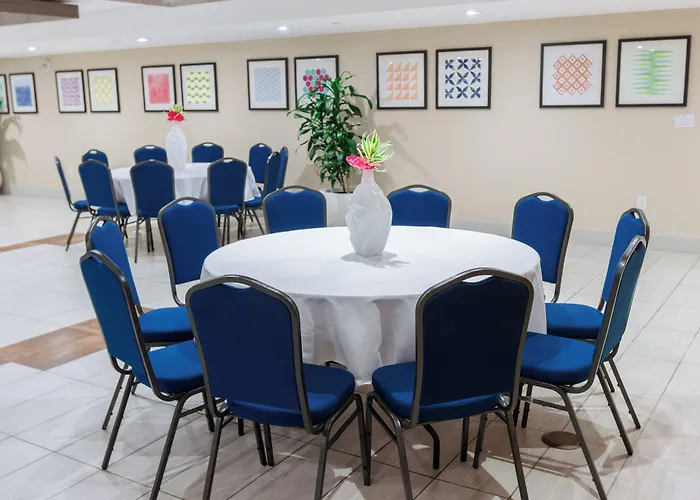 Holiday Inn Express Waikiki By Ihg