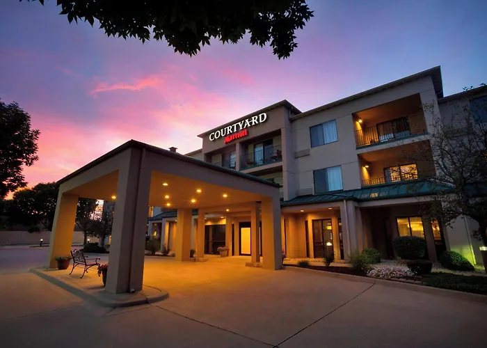 Courtyard By Marriott Champaign