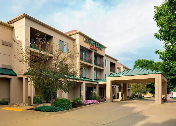 Courtyard By Marriott Champaign