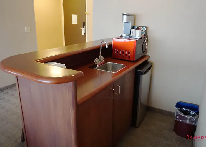 Ramada By Wyndham Kelowna Hotel & Conference Center- Pool, Hot Tub, And Restaurant