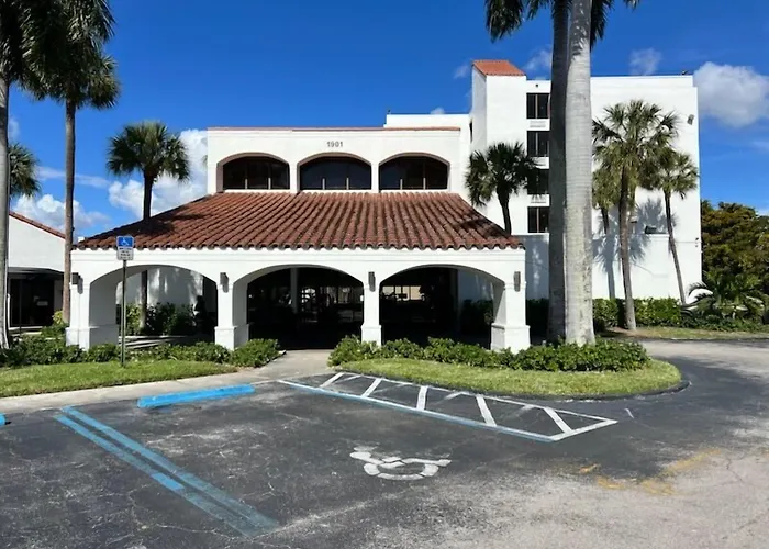 Ramada By Wyndham West Palm Beach Airport