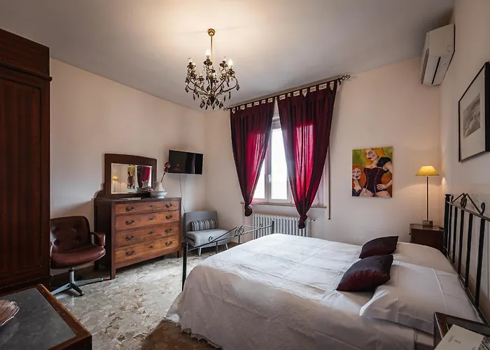 Bed and Breakfast Casa Fuori Casa - aria condizionata, parcheggio auto, garage moto Senigallia
