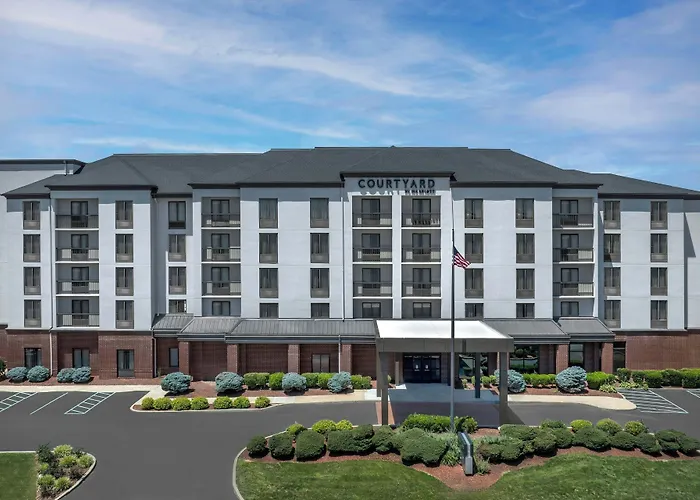Courtyard By Marriott Bloomington Hotel