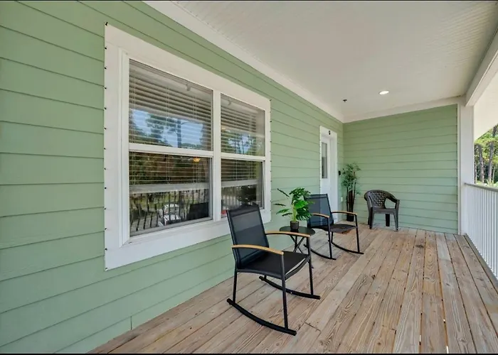 Condo W Pool Near Beaches, Dining, Shopping, Etc