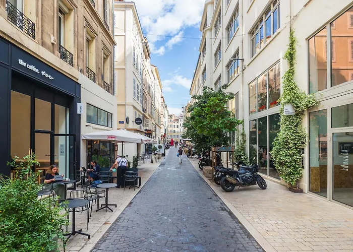 The Babel Community Hotel - Vieux Port