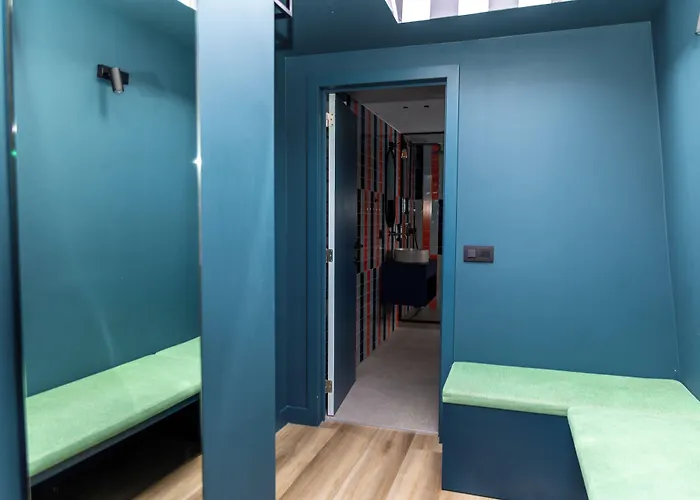 P6 Antwerp Hotel