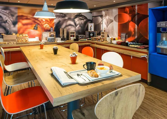 Hotel ibis Paris Pont de Suresnes Longchamp