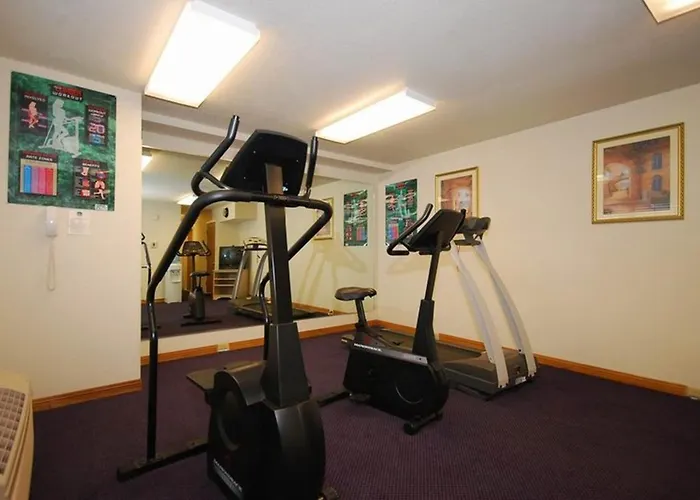 Cloverdale Hotels