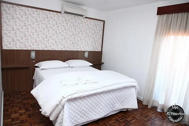 Hospedaria Gãstehaus Enzian Treze Tílias