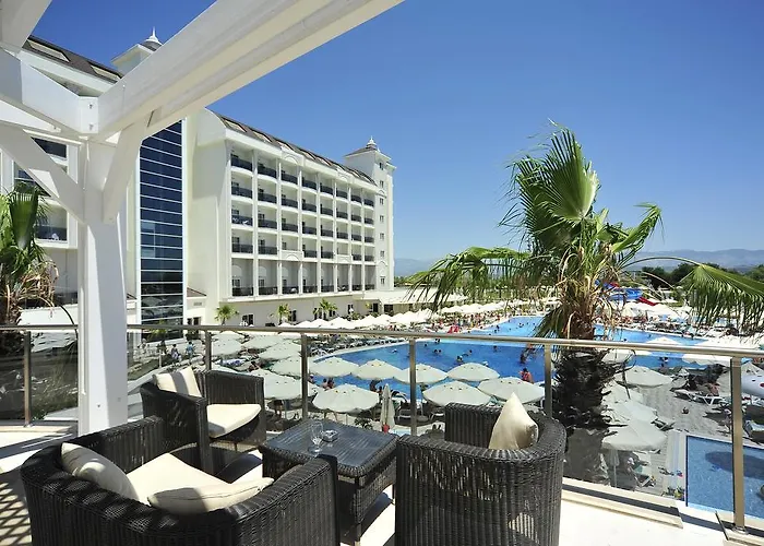 Lake & River Side Hotel & Spa