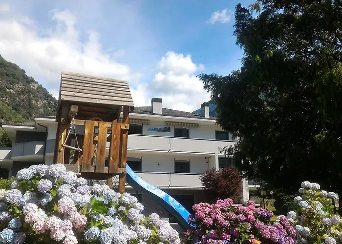 AFFITTACAMERE VALCHIAVENNA - Foresteria Lombarda con PARCHEGGIO PRIVATO SUL POSTO! Apprezzata Gestione Familiare dal 2012, Qualità-Prezzo TOP! Guest-House with PRIVATE PARKING ON SITE! Appreciated Family Management since 2012, Quality-Price TOP!