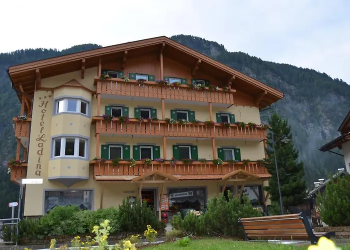 Hotel Ladina Campitello di Fassa