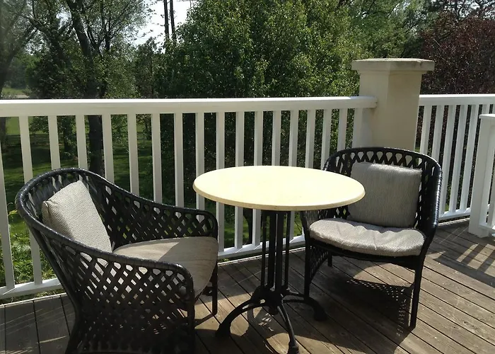 Saugatuck Hotels