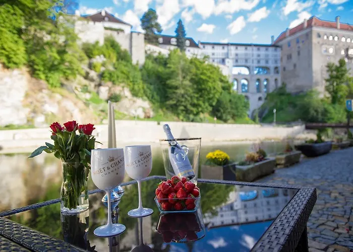 Garni Hotel Castle Bridge