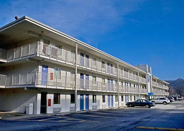 Days Inn By Wyndham Charleston Wv