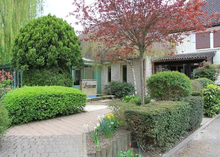 Verrieres-le-Buisson Hotels