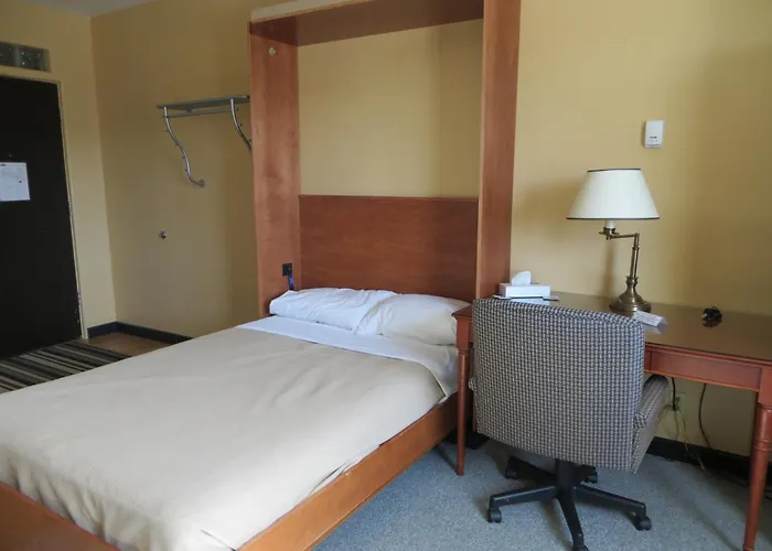 Athabasca Valley Inn & Suites