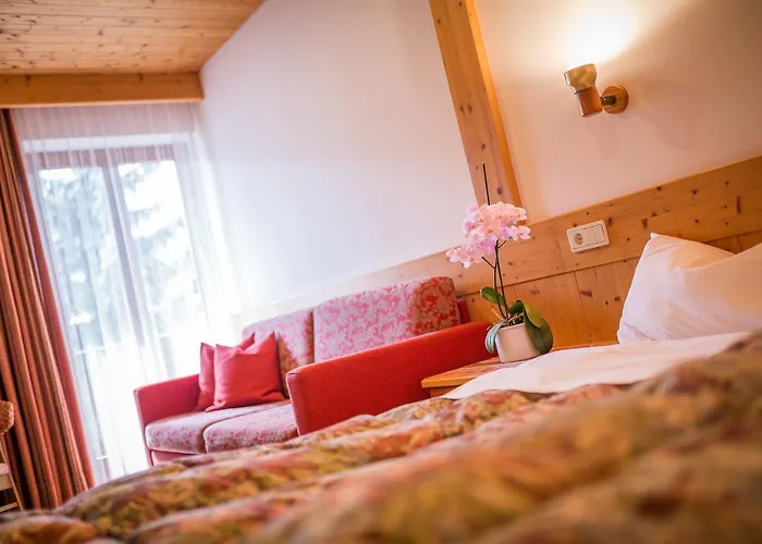 Hotel Hell Monguelfo-Tesido / Welsberg-Taisten