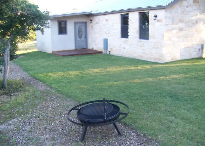 Breezy Hills Cottages - Hill Top Cottage Fredericksburg