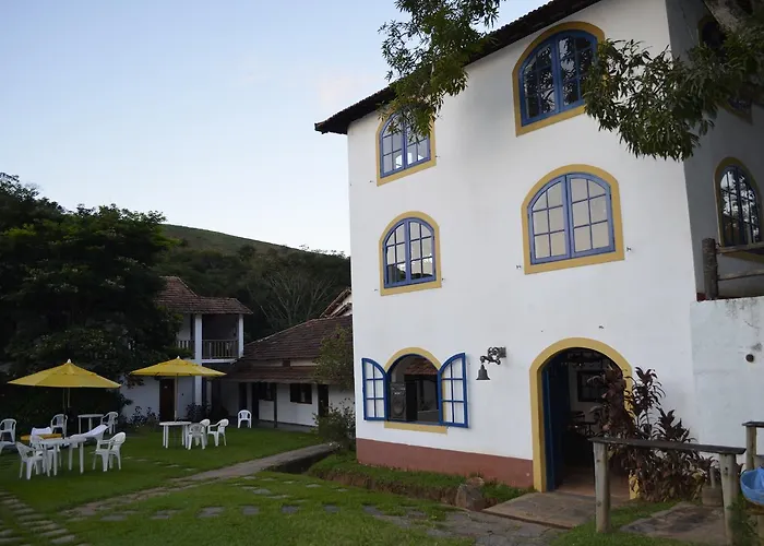 Hotéis de Cavaru