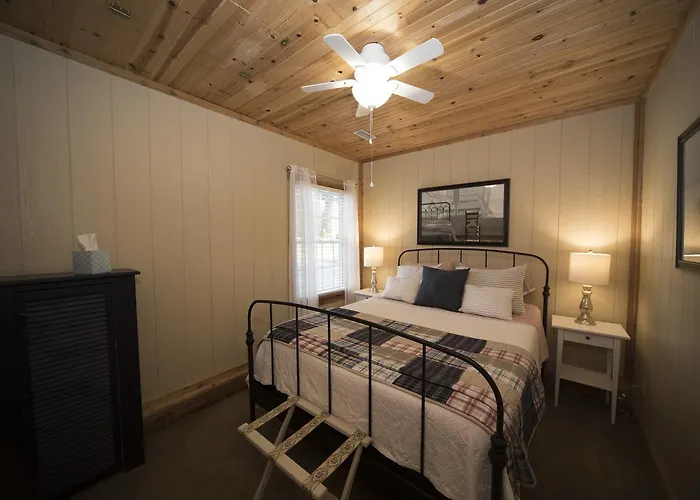 Anchor Inn Boutique Hotel Put-in-Bay