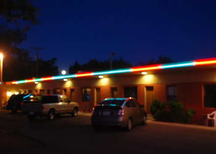 Sun -N- Sand Motel
