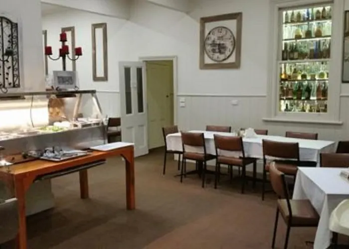 Royal Hotel Snake Valley