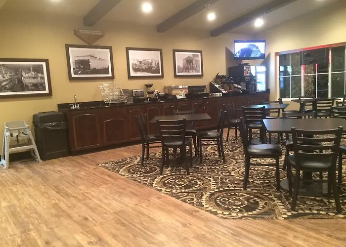 Van Hook Territorial Inn New Town