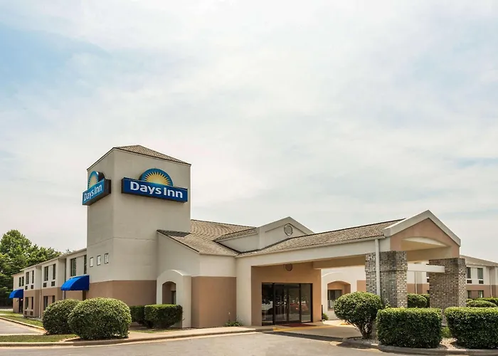 Yadkinville Hotels